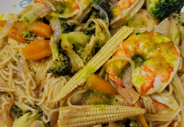 Spicy Shrimp Stir-Fry with Pasta