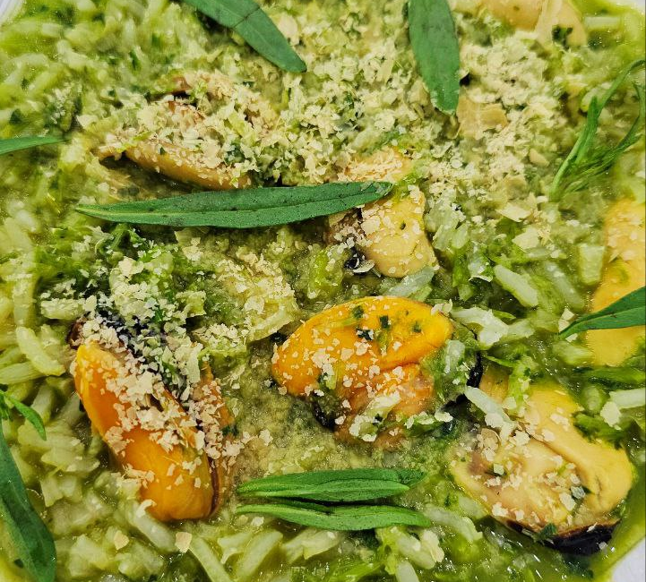 Mussels in Green Sauce with Asparagus, Rice & Tarragon Leaves