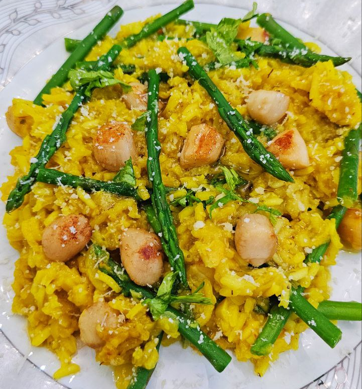 Golden Rice Bowl with Scallops & Asparagus
