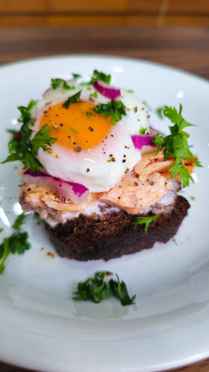 Salmon toast