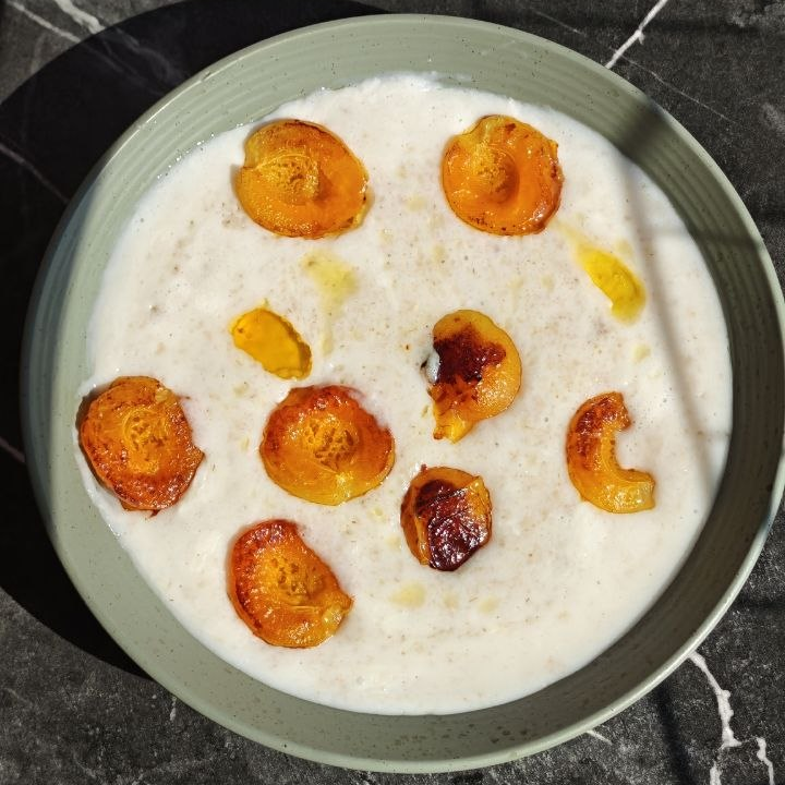 Creamy Milk Oatmeal with Caramelized Apricots